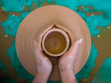 enTorno a la cerámica: un giro de creatividad